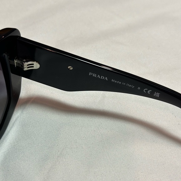 Prada SPR 14Z sunglasses - Picture 11 of 16